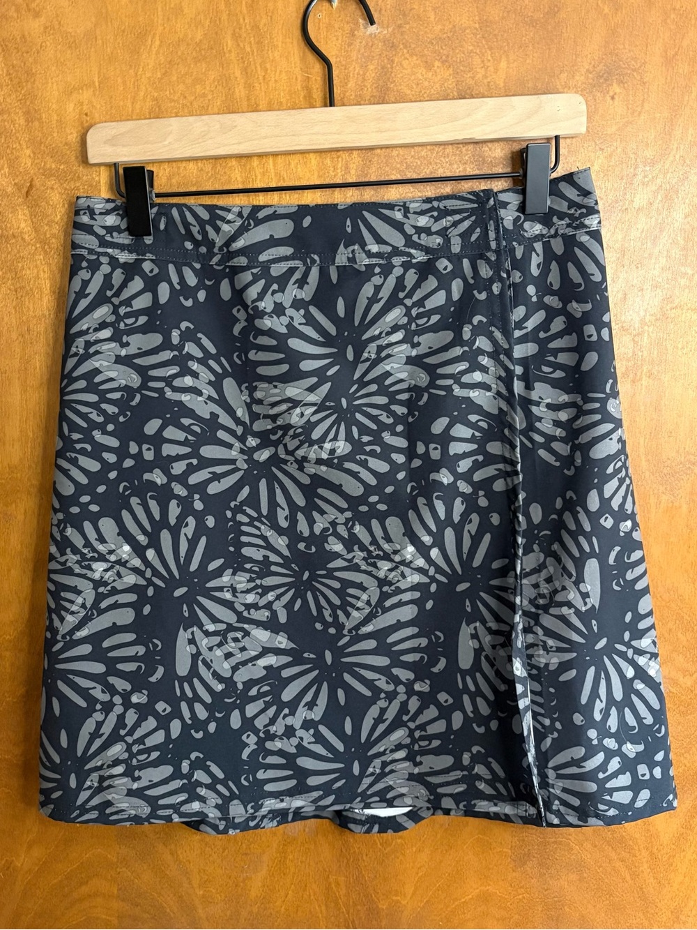 RipSkirt Hawaii Shibori Charcoal Floral Skirt Quick Wrap Adjustable Length 2